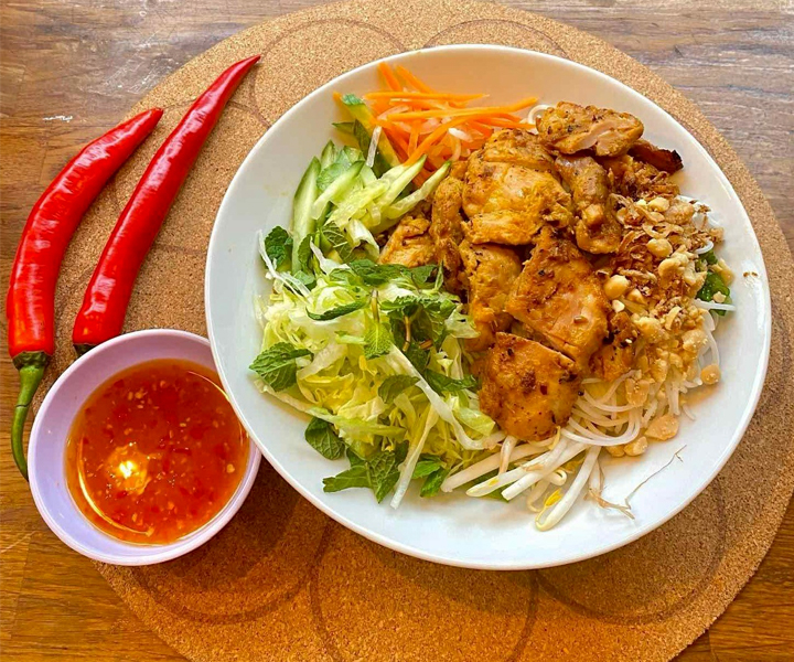 GRILLED CHICKEN VERMICELLI – Bun ga nuong 