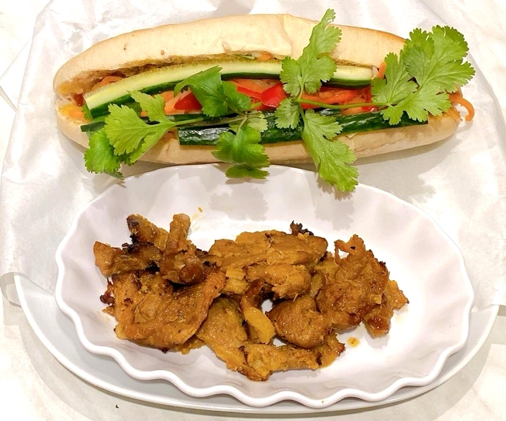 Grilled pork baguette – Grilled pork and pate